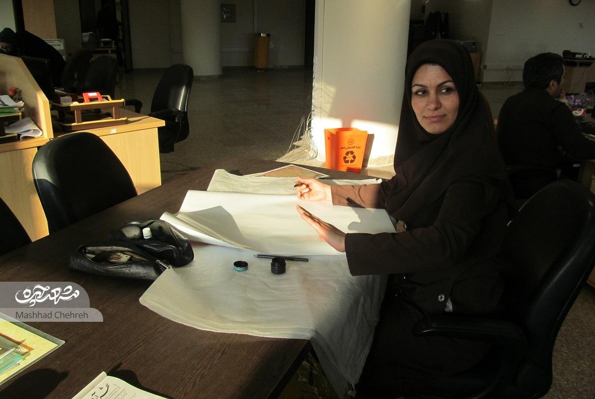 خوشنویس محله دروی برای خلق یک اثر هنری خوب چله مینشیند خوشنویس محله دروی برای خلق یک اثر هنری خوب چله مینشیند