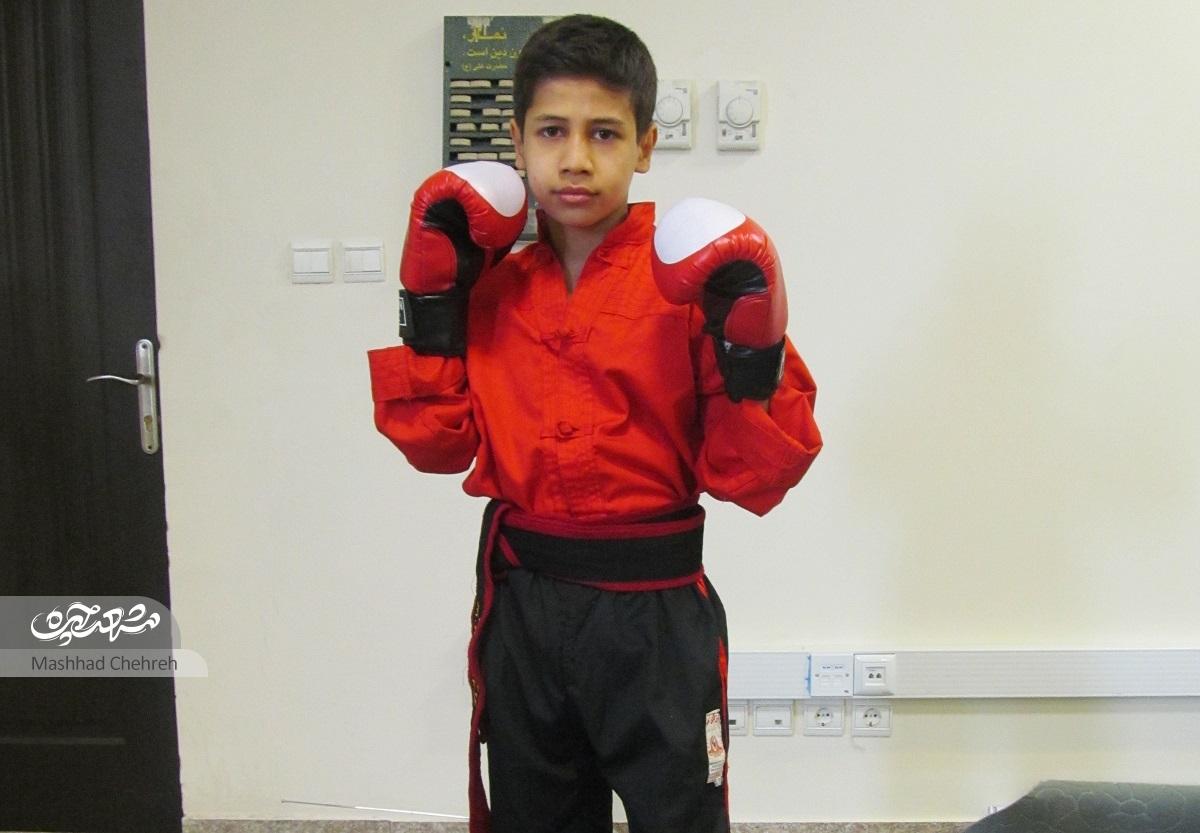 رفقای مجتبی به او میگویند «اعجوبه»! رفقای مجتبی به او میگویند «اعجوبه»!