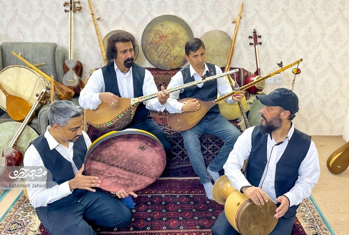 گروه موسیقی محلی «دل‌شیدا» ۳۳ سال است برای حال‌خوب مردم می‌نوازد