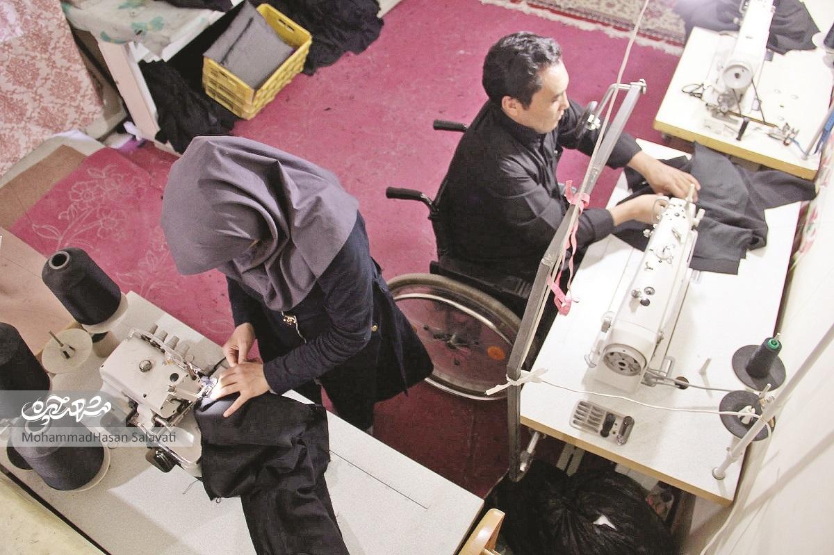 زوج معلولی که سختیها زندگی را با شیرینی کنار هم سپری میکنند زوج معلولی که سختیها زندگی را با شیرینی کنار هم سپری میکنند