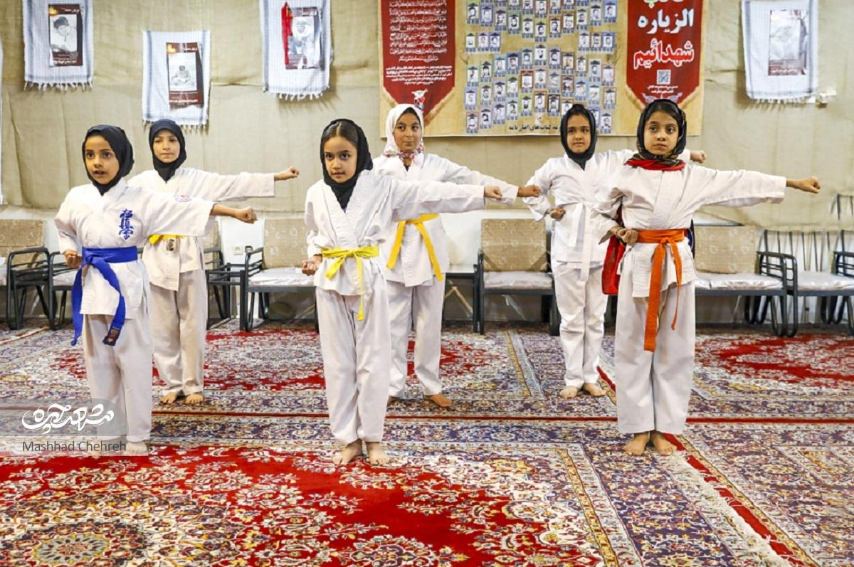 قهرمانپروری در مسجد چهاردهمعصوم (ع) قهرمانپروری در مسجد چهاردهمعصوم (ع)