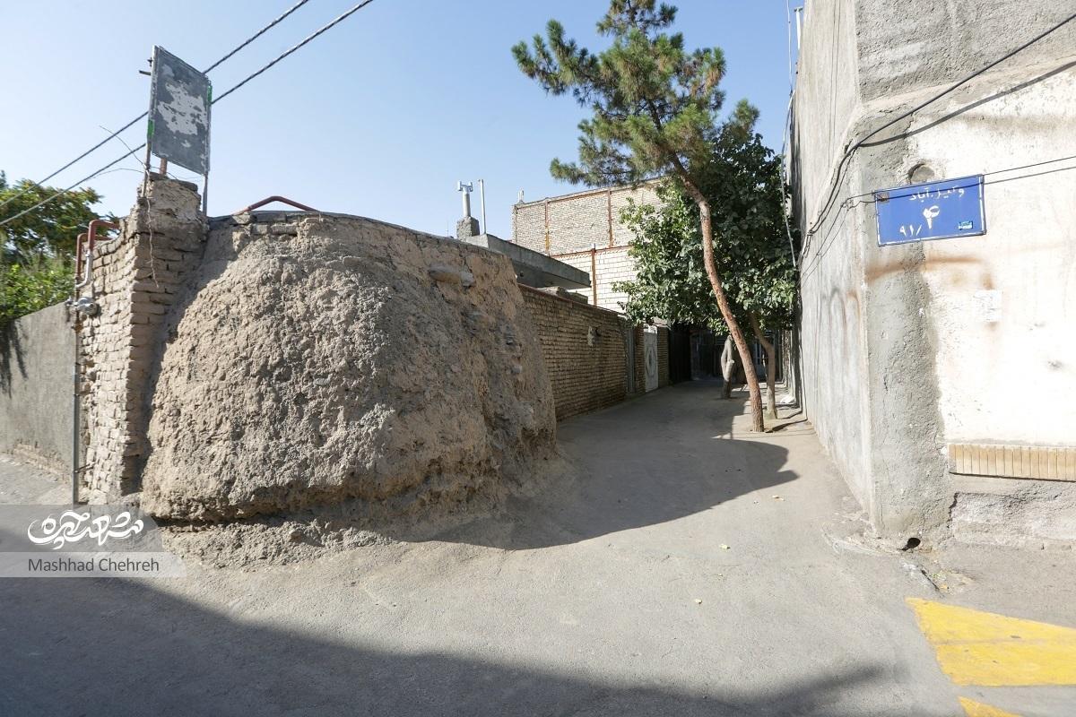 محله وکیلآباد، یادگاری حاج حسینآقا ملک برای کشاورزانش محله وکیلآباد، یادگاری حاج حسینآقا ملک برای کشاورزانش