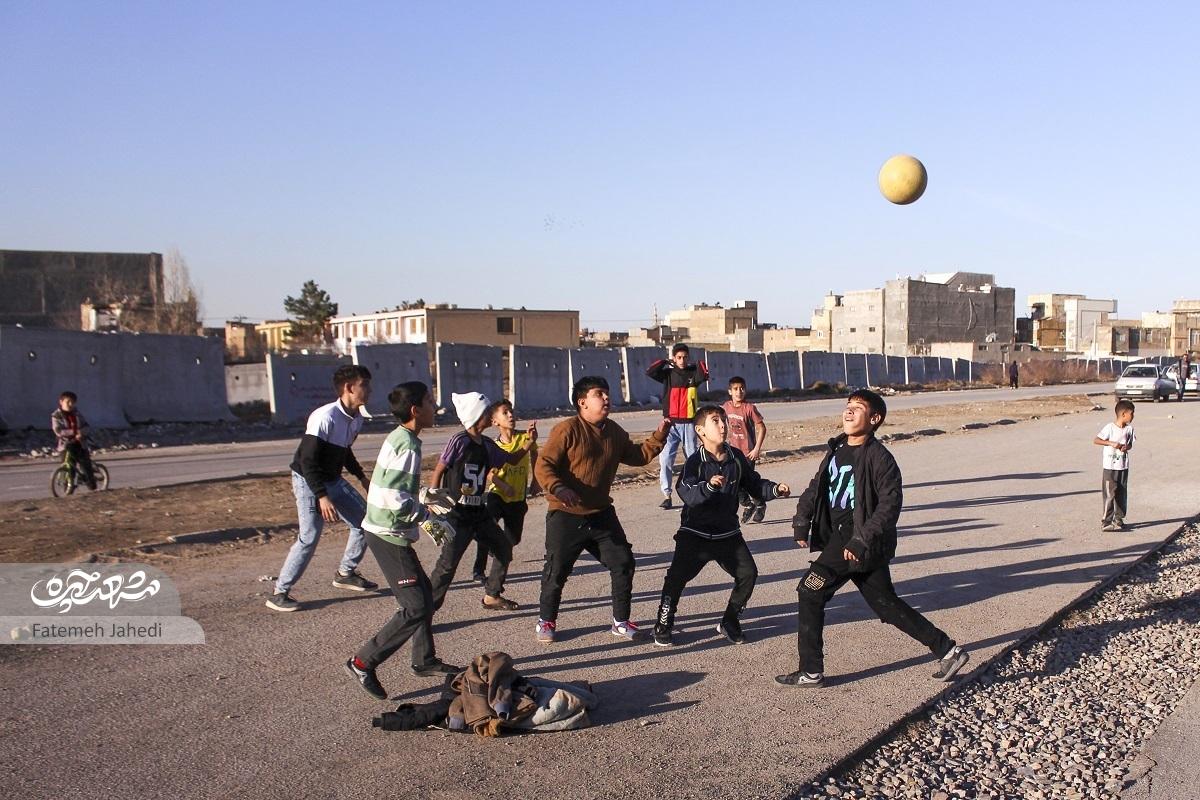 استعدادهای فوتبال محلات در بی‌زمینی خاک می‌خورند!