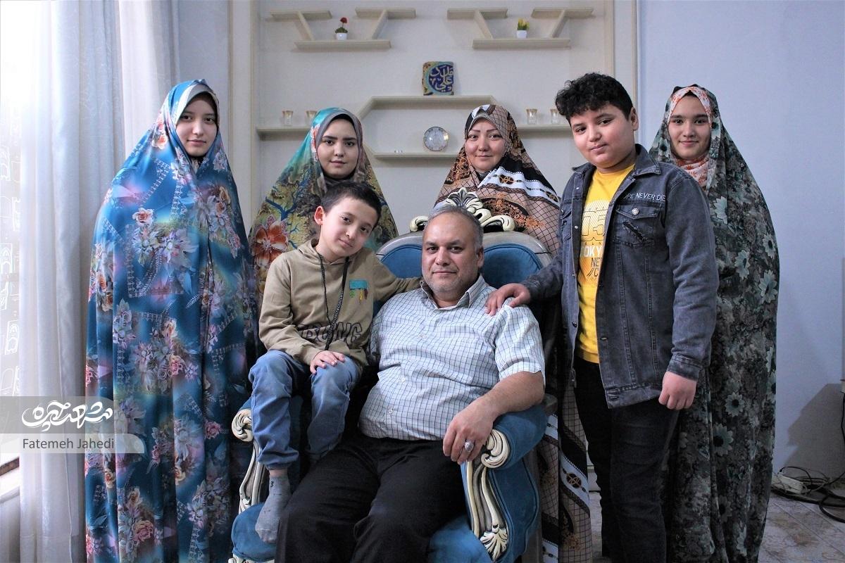 علی خاورداد، پدر ۳ دختر، سرپرستی ۲ پسر را نیز پذیرفته است