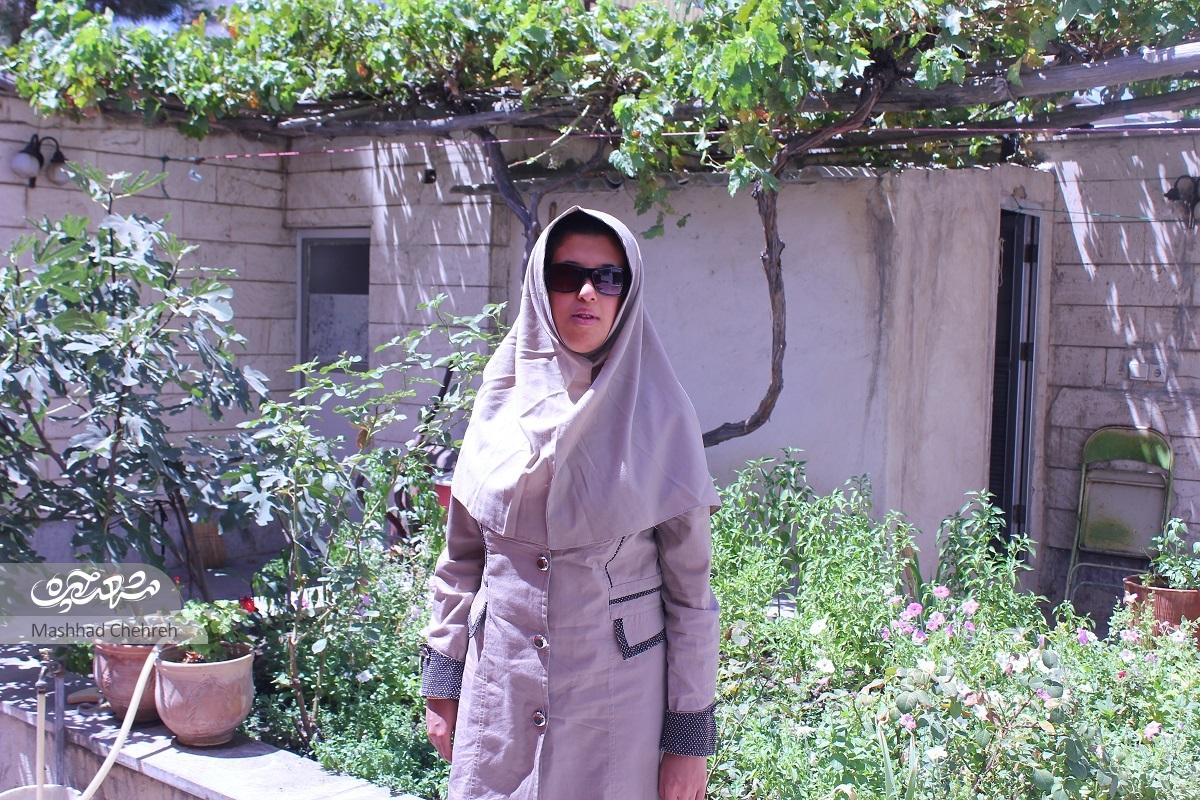 سمانه مصدق شاعر و نویسنده نابینای محله آزادشهر است سمانه مصدق شاعر و نویسنده نابینای محله آزادشهر است