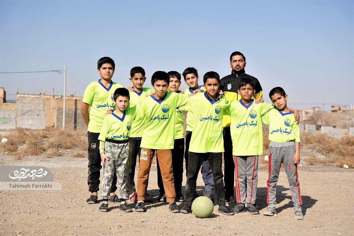 وحید ظفری بدون هیچ چشمداشتی مربی فوتبالیست‌های نوجوان محله اروند است