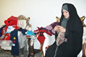 زهرا خانم در اکشی‌بافی، قلاب‌بافی و بافتنی استاد است