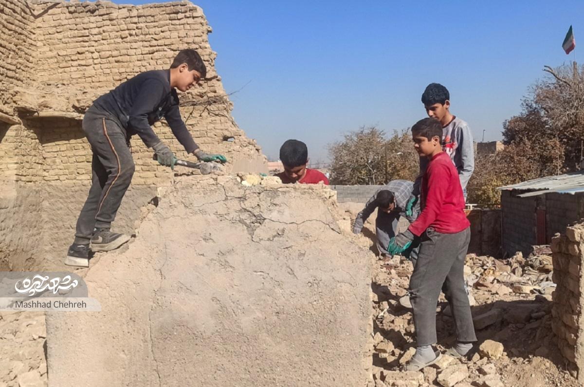 پسرهای محله خاتم‌الانبیا(ص) با عشق و علاقه در اردوهای جهادی شرکت می‌کنندساختن و ساخته‌شدن در نوجوانی