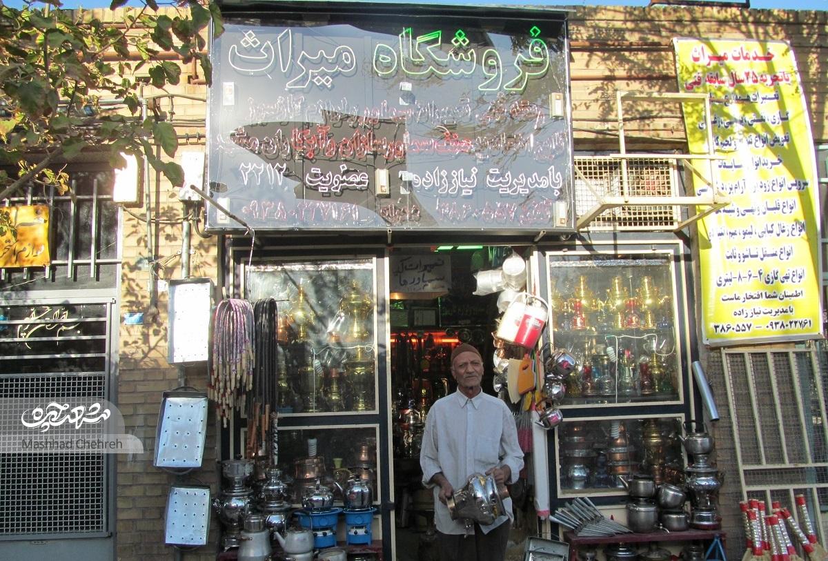 حاج رمضانعلی نیاززاده، مسن‌ترین کاسب بازارچه  ثامن است