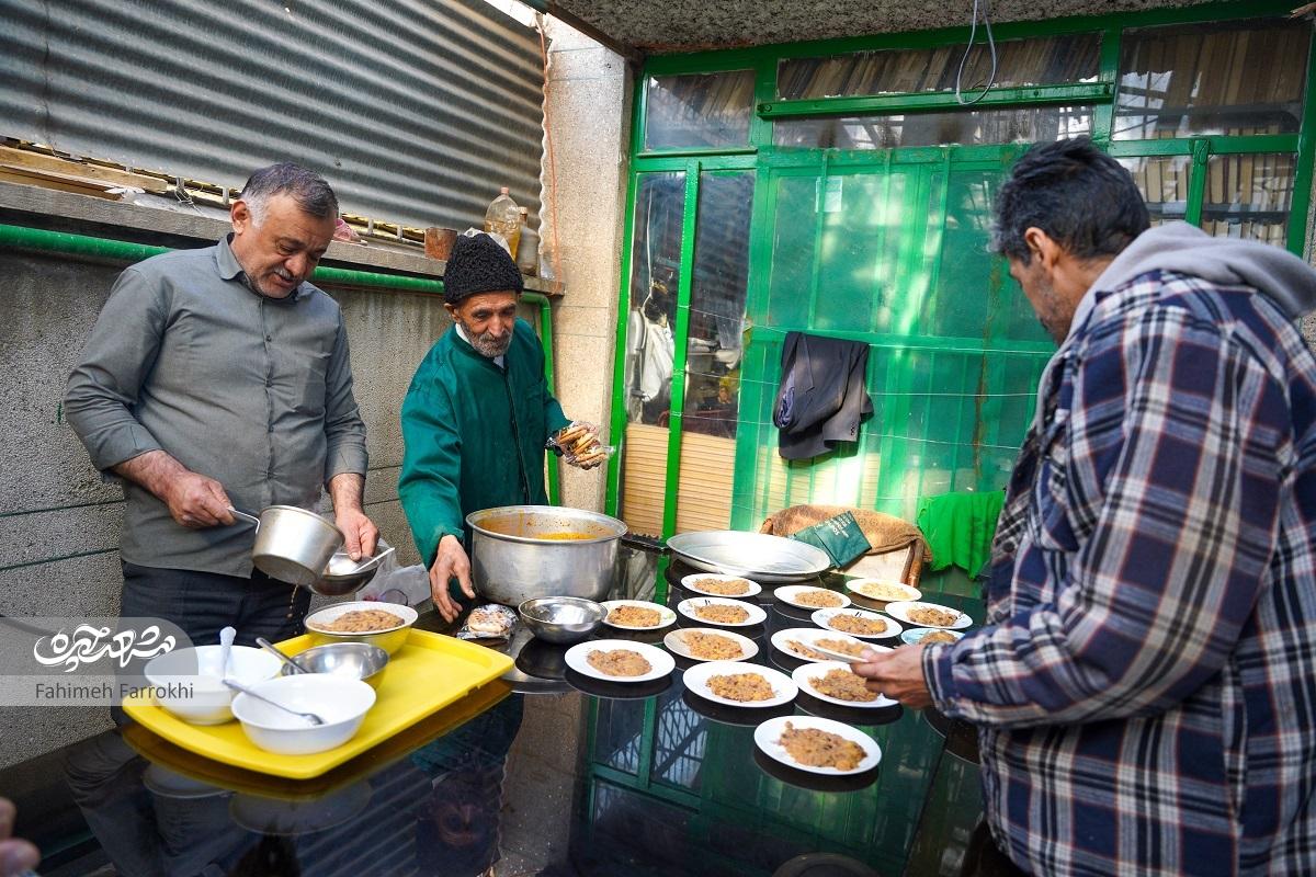 اطعام چهارشنبهها در محله راهآهن یادگار 85 ساله علامه علی فلسفی استسفرهخانه موسیبنجعفر(ع) اطعام چهارشنبهها در محله راهآهن یادگار 85 ساله علامه علی فلسفی استسفرهخانه موسیبنجعفر(ع)