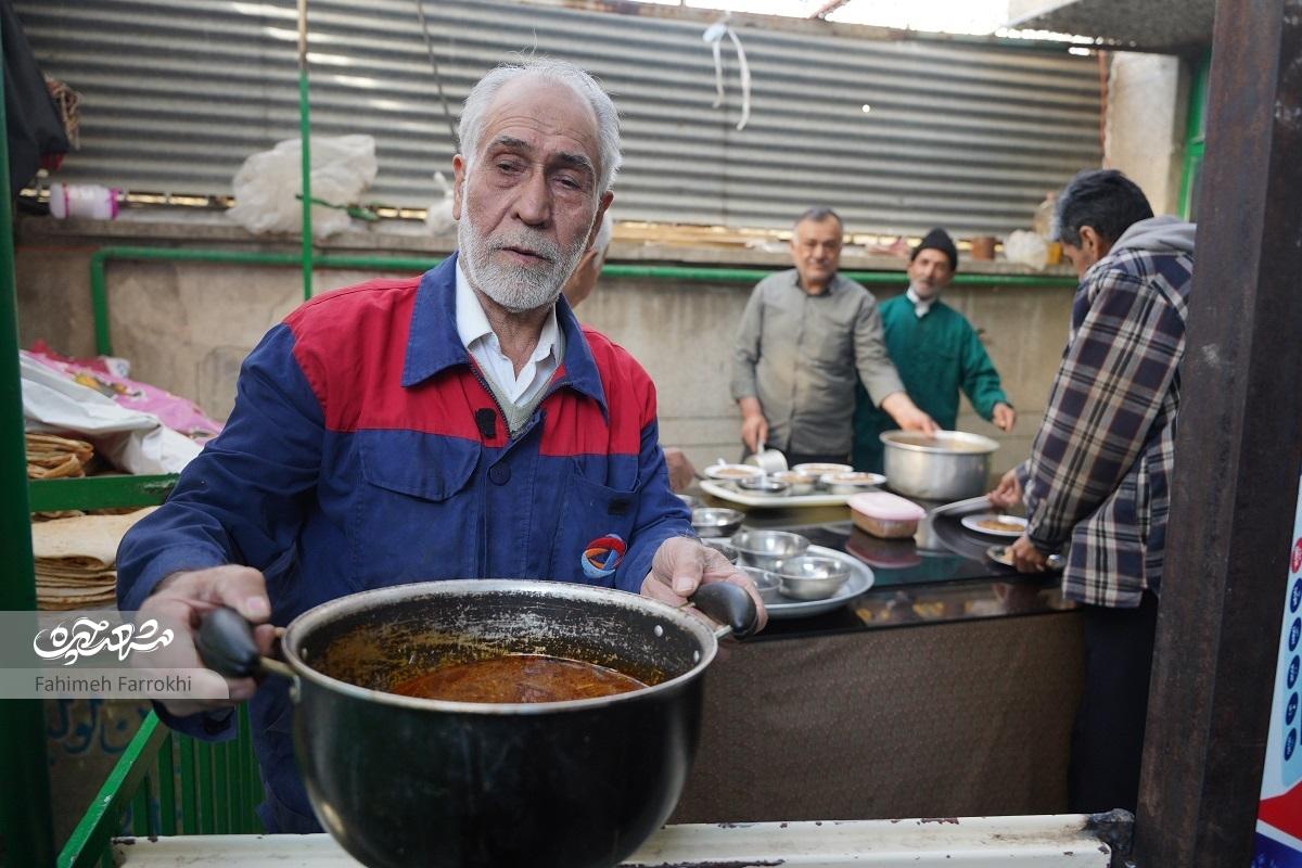 اطعام چهارشنبه‌های محله راه‌آهن یادگار ۸۵ ساله علامه علی فلسفی است
