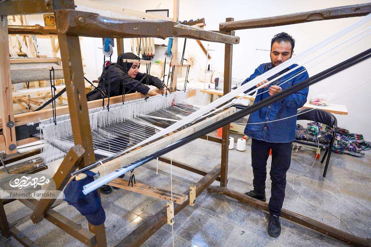 کارگاه حسین احمدی؛ فضایی برای بافتن امید و اشتغال
