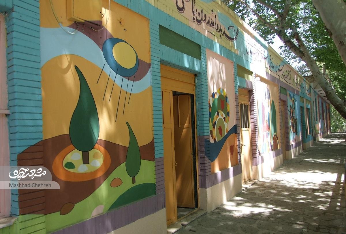 هنر صدیقه اکبری بر دیوارهای شهر نقش بسته است