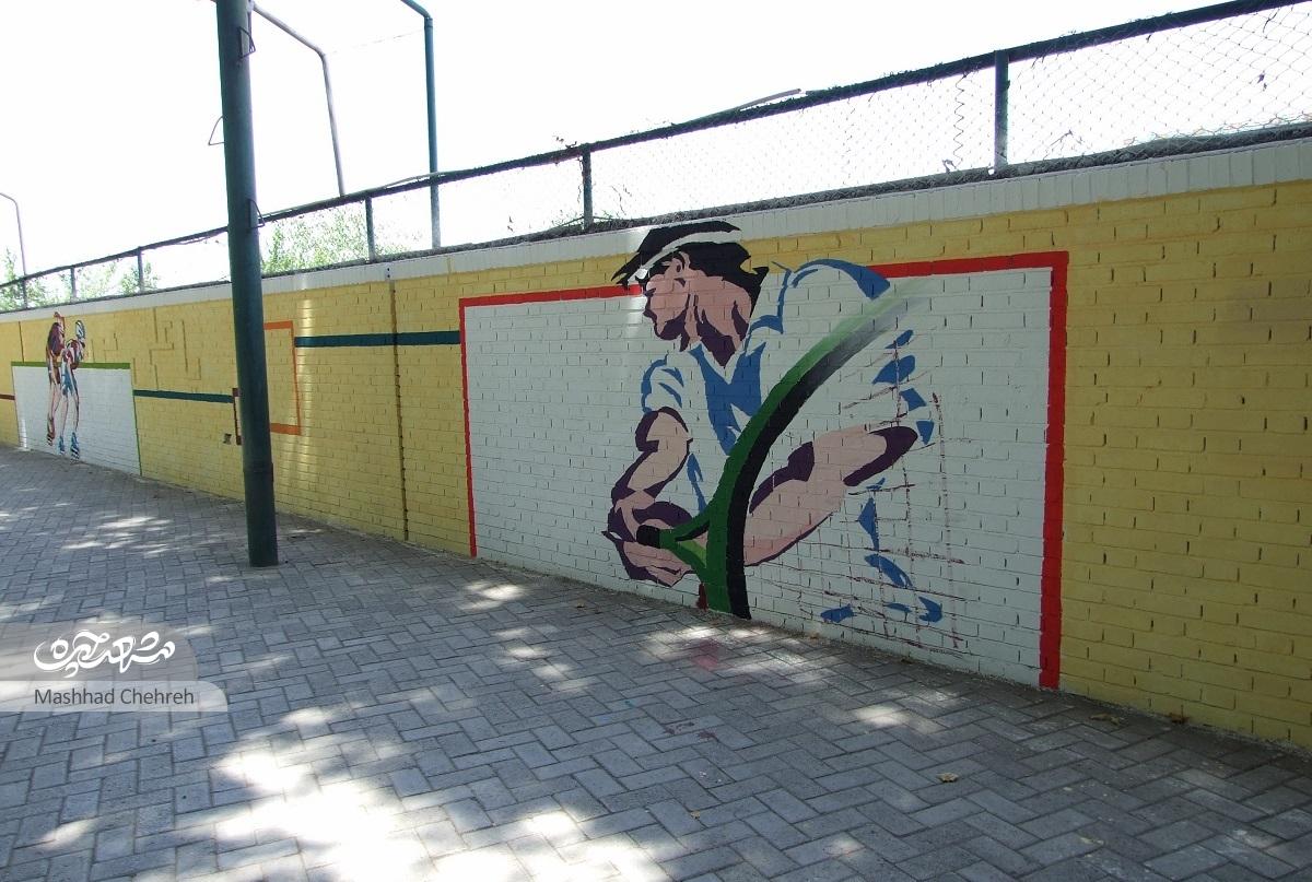 هنر صدیقه اکبری بر دیوارهای شهر نقش بسته است