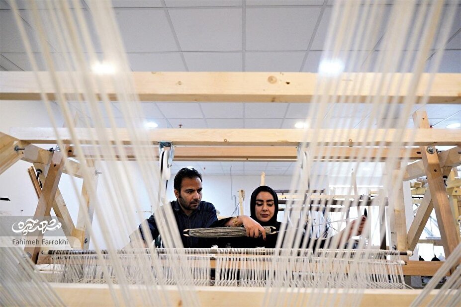 کارگاه حسین احمدی؛ فضایی برای بافتن امید و اشتغال