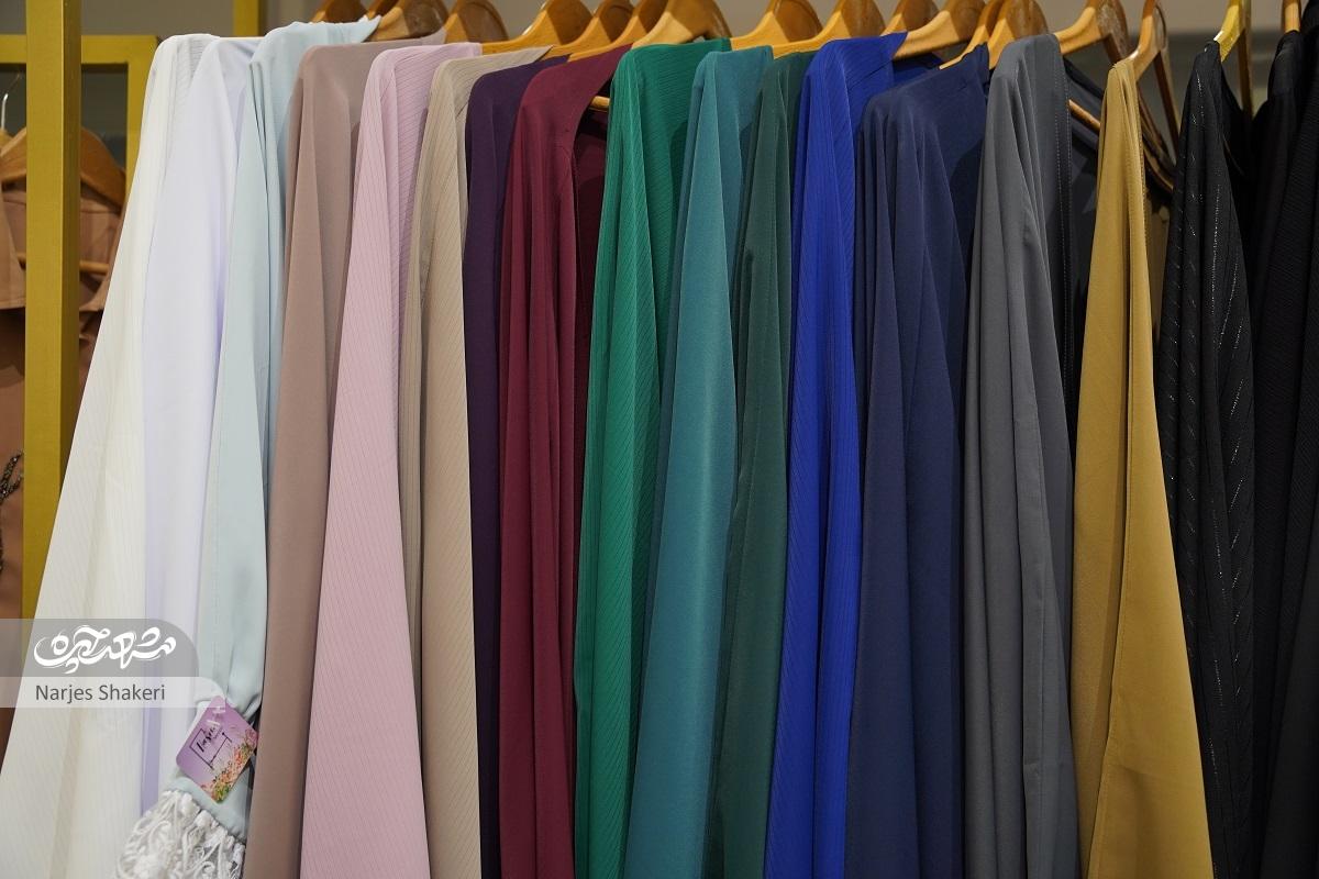 ۱۲ رنگ پوشیدنی چادر هنرِدست خانم شیبانیراد ۱۲ رنگ پوشیدنی چادر هنرِدست خانم شیبانیراد