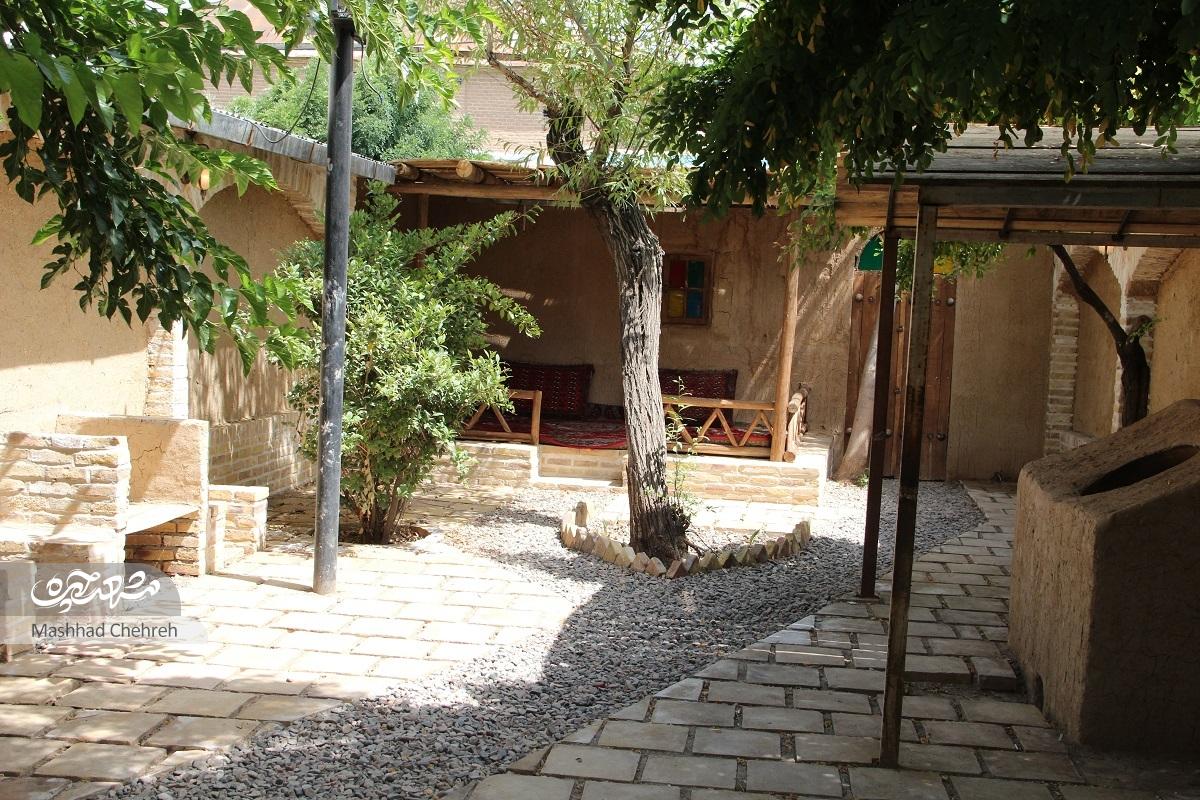 از هرکاره تا دم نوش‌های مشهدی در پارک هویت