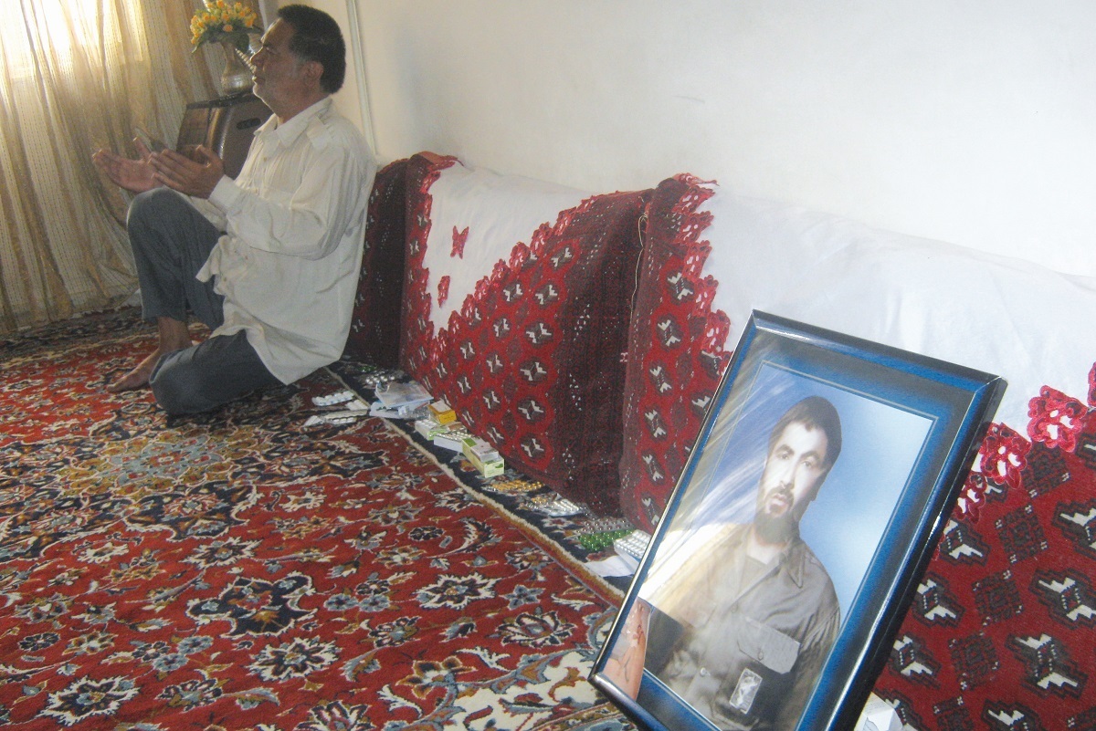 نشان افتخار حاجی بنی&zwnj;اسدی یک تن پر از آثار شیمیایی است