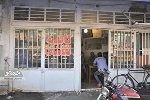 «کافه نقاشان» پاتوق نقاش‌های ساختمانی مشهد است