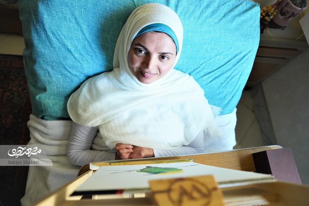 روایتی از هنرمندی که با دهانش نقاشی می‌کشد و با اراده‌اش کارآفرینی می‌کند