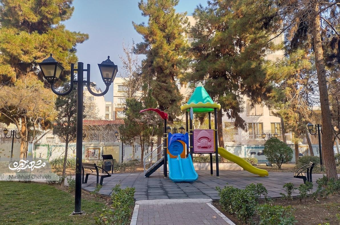 پاگرفتن دوستیها در صف ساندویچ پاگرفتن دوستیها در صف ساندویچ