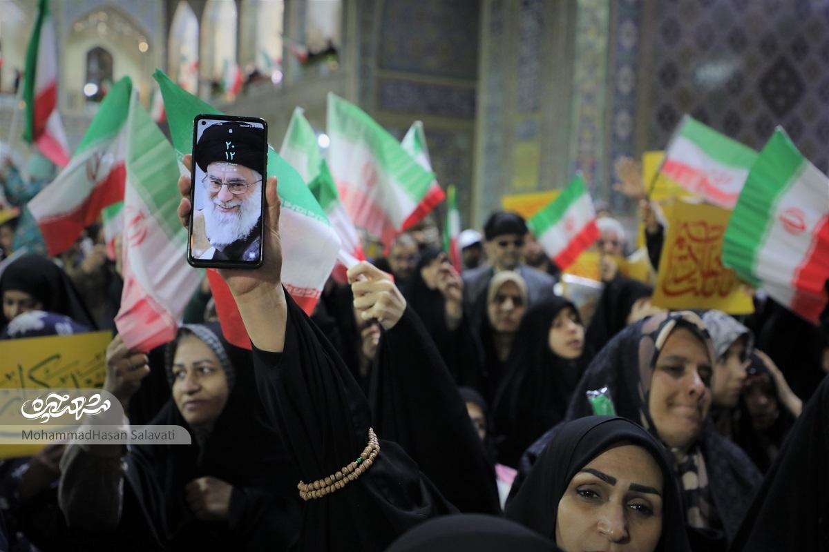 زائران عزادار در غم شهادت آیت‌الله خامنه‌ای راهی حرم‌رضوی شدند