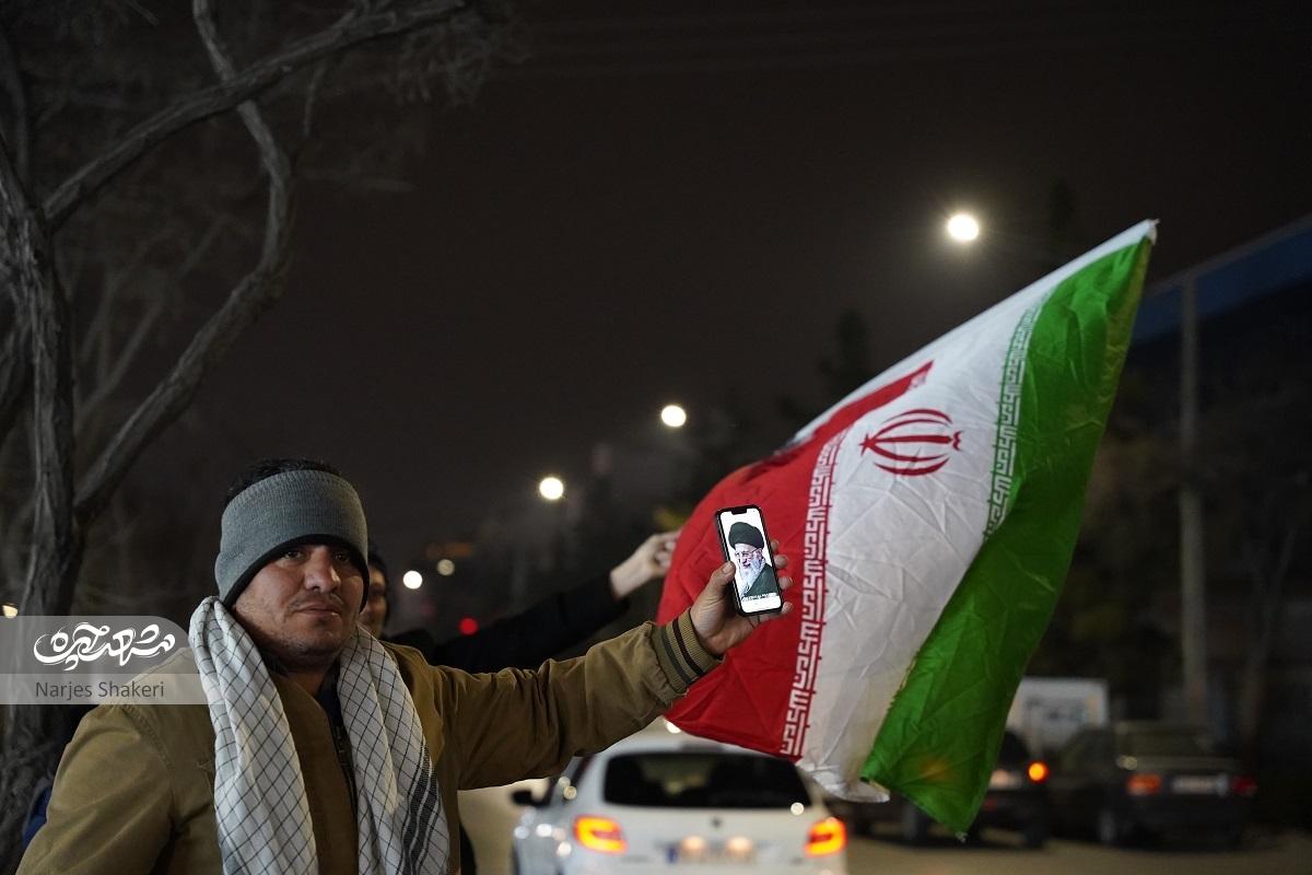 اهالی مناطق ۱۱ و ۱۲ سوگوار رهبر شهید و پشتیبان نیروهای نظامی ایران اسلامی هستند اهالی مناطق ۱۱ و ۱۲ سوگوار رهبر شهید و پشتیبان نیروهای نظامی ایران اسلامی هستند