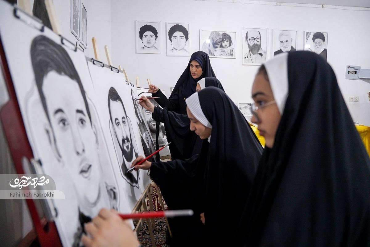 شهربانو علیزاده با آموزش نقاشی، دریچه تازهای را به سوی دختران محله باز کرده استرویایی که رنگ گرفت شهربانو علیزاده با آموزش نقاشی، دریچه تازهای را به سوی دختران محله باز کرده استرویایی که رنگ گرفت