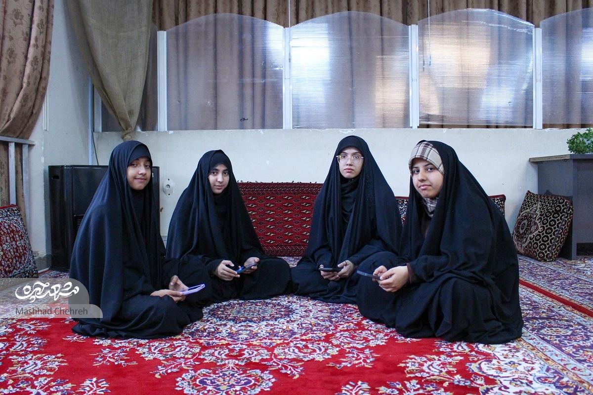 دختران نوجوان محله فاطمیه با تولید محتوا در میدان جنگ فعال شده‌اند