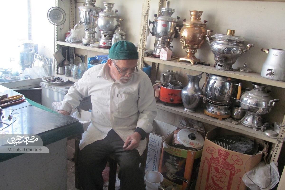 سماورساز محله عبادی، کارش را از کودکی شروع کرده است سماورساز محله عبادی، کارش را از کودکی شروع کرده است