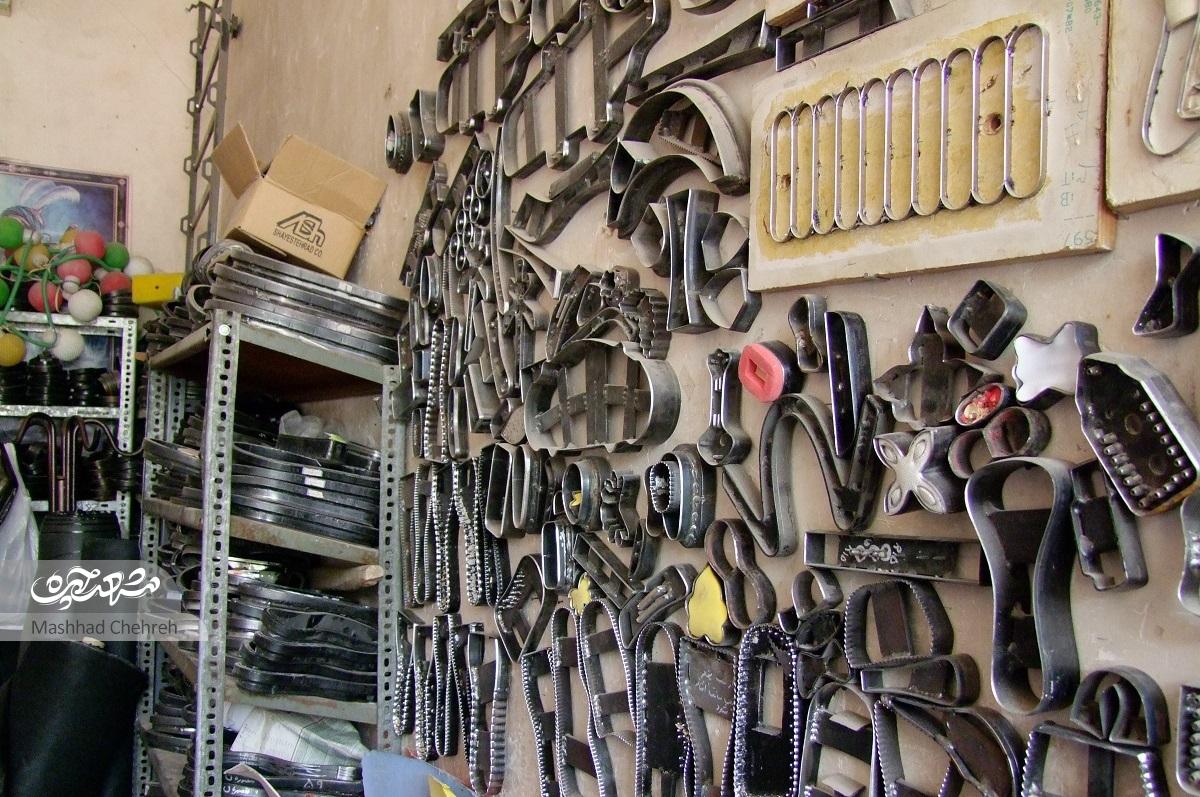 بازار مواد اولیه کفش محله طلاب مشهد است