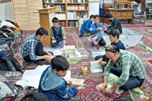 نونوار شدن قرآن‌های مسجد امام‌رضا(ع) با همدلی بچه‌های تلگرد