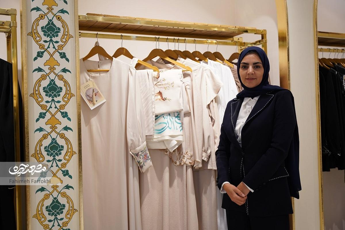 این خانم  با تلفیق طرحهای هنری و معماری در دوخت لباس، کارآفرینی کرده است این خانم  با تلفیق طرحهای هنری و معماری در دوخت لباس، کارآفرینی کرده است
