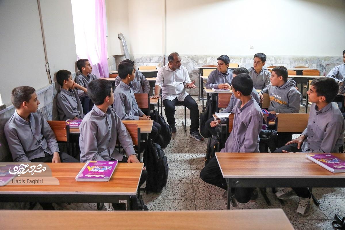 ابتکار جمشید لامی برای هوشمندسازی مدرسهاش در محله فردوسی ابتکار جمشید لامی برای هوشمندسازی مدرسهاش در محله فردوسی