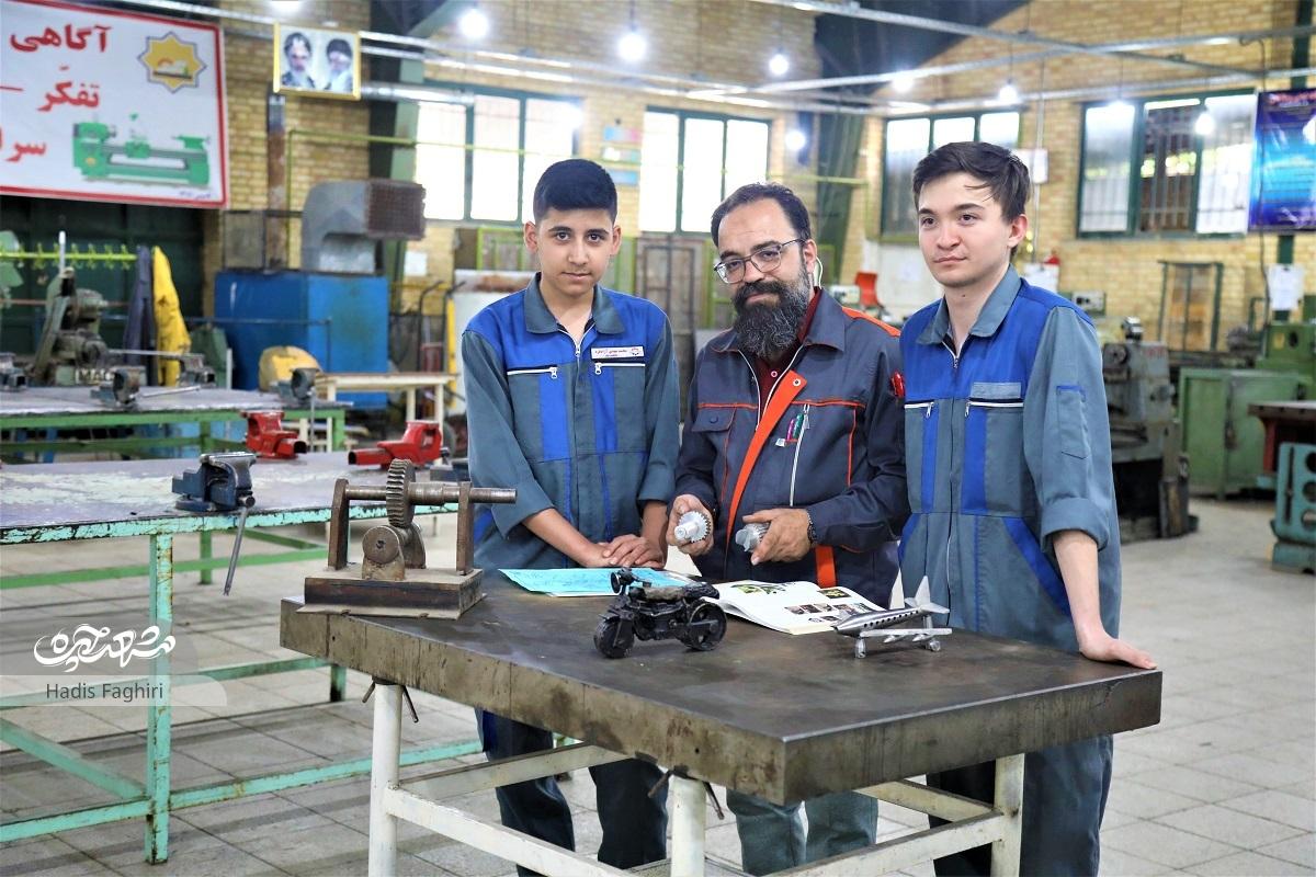 دغدغه ابراهیم باقریپور، معلم و نویسنده کتابهای درسی هنرستان، شناسایی درست استعدادهاست دغدغه ابراهیم باقریپور، معلم و نویسنده کتابهای درسی هنرستان، شناسایی درست استعدادهاست