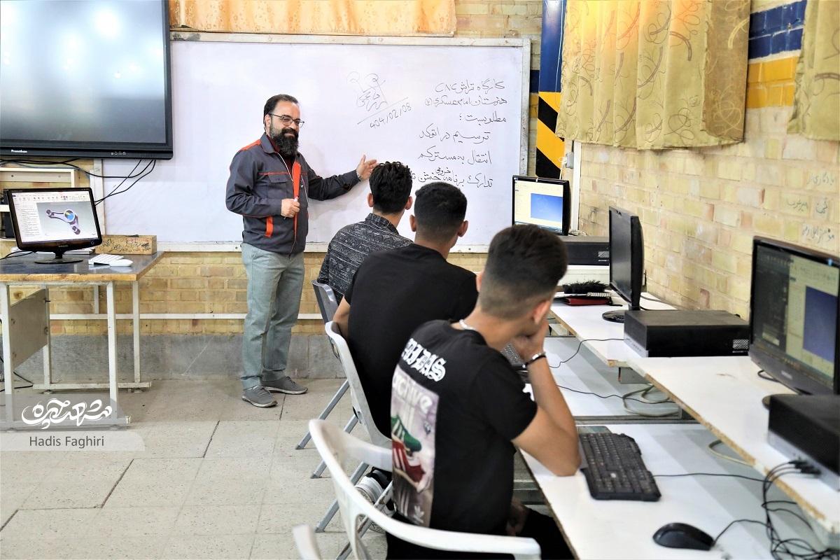 دغدغه ابراهیم باقریپور، معلم و نویسنده کتابهای درسی هنرستان، شناسایی درست استعدادهاست دغدغه ابراهیم باقریپور، معلم و نویسنده کتابهای درسی هنرستان، شناسایی درست استعدادهاست