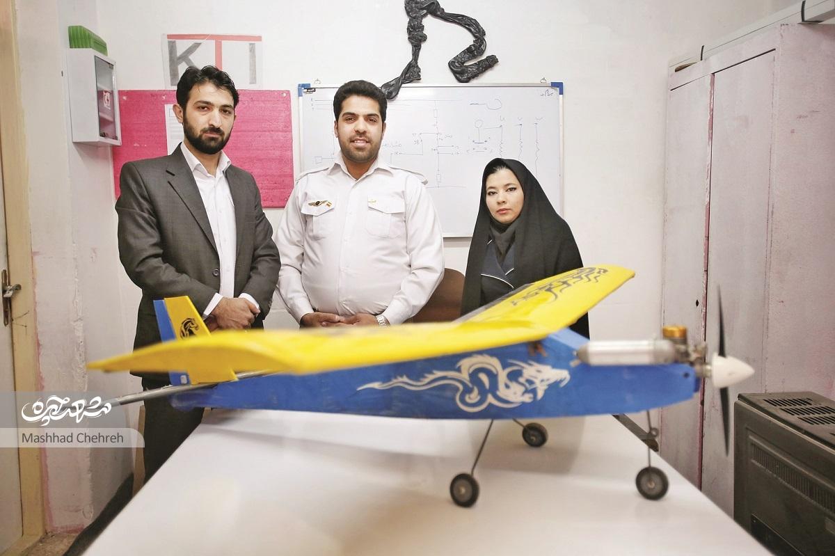 مخترع محله گلشهر که جدا از ساخت پهباد، کارگری و نویسندگی نیز کرده است