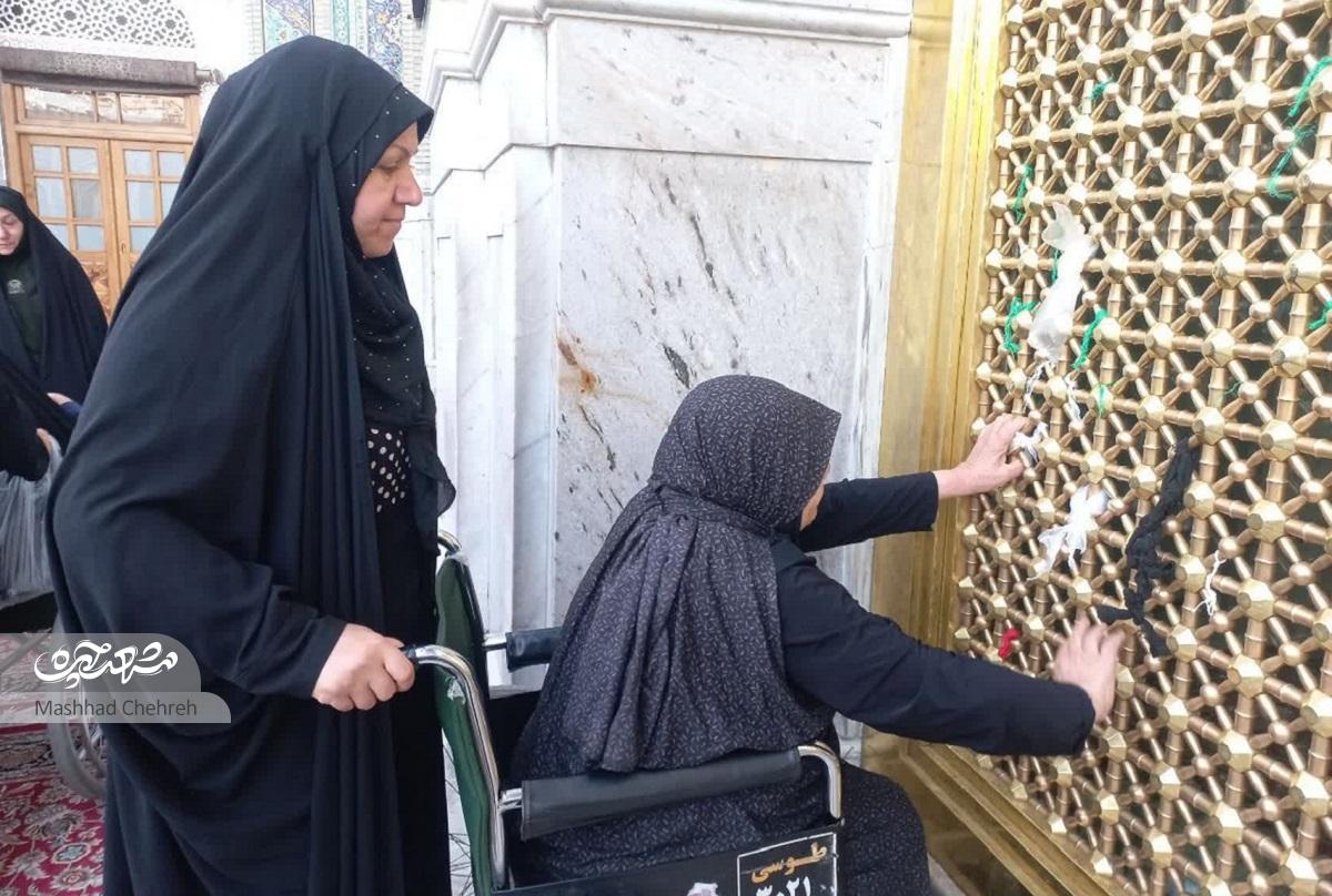 ساکنان محله خاتم‌الانبیا(ص)، هر هفته سالمندان را به حرم رضوی می‌برند