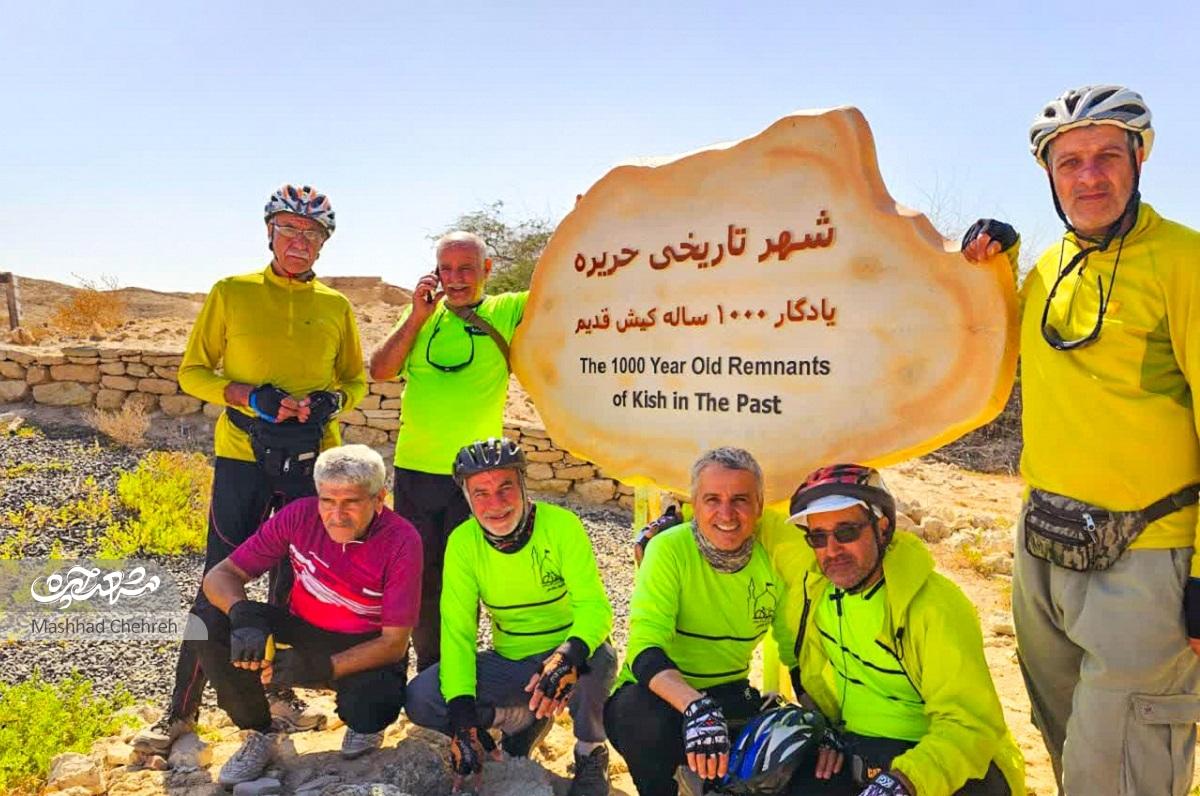 سیدمحمد حاجیان ۱۴ سال است در دهه کرامت مسیر قم تا مشهد را دوچرخهسواری میکند سیدمحمد حاجیان ۱۴ سال است در دهه کرامت مسیر قم تا مشهد را دوچرخهسواری میکند