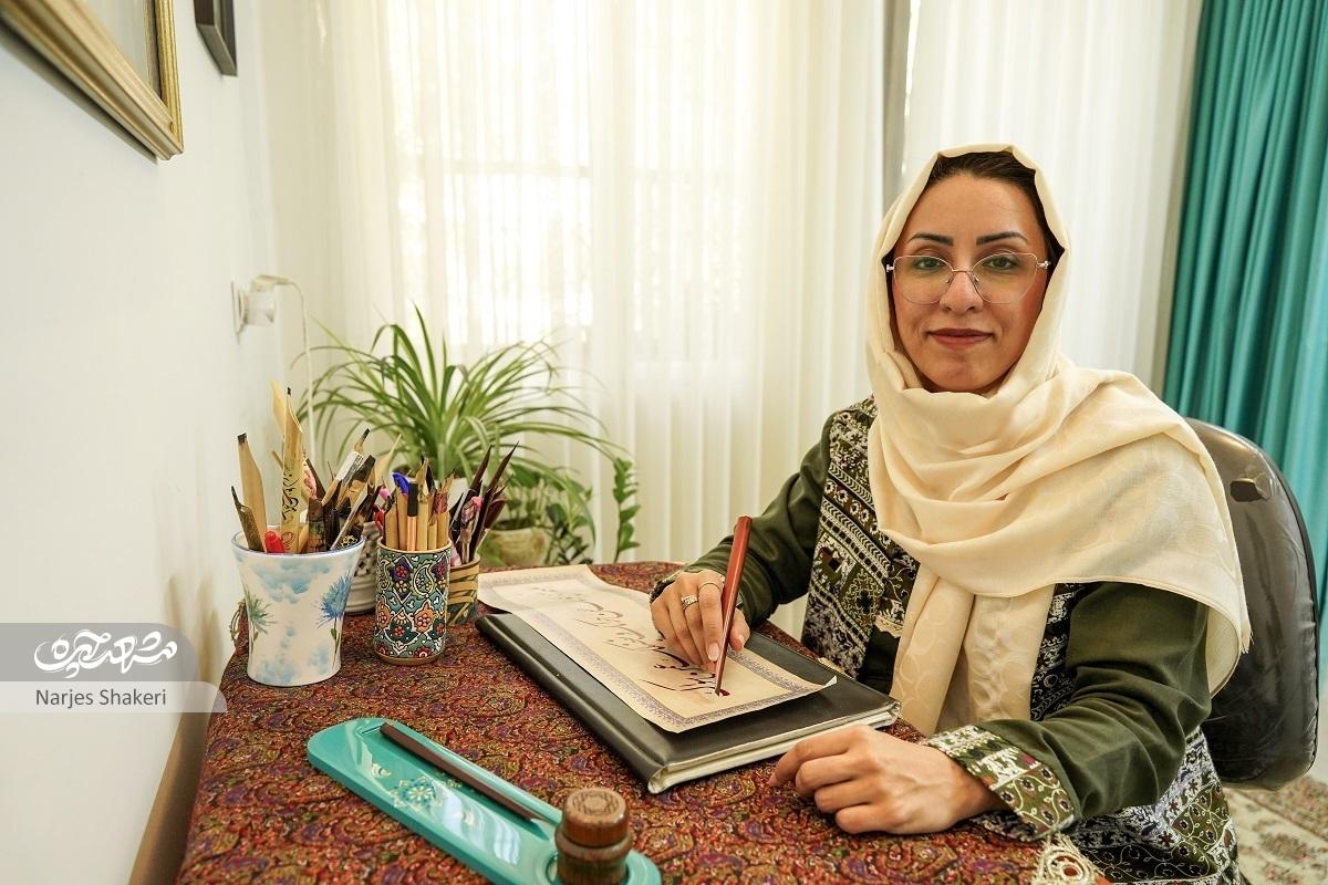 سمیه ناطقی با هنرش کرامات امام‌رضا(ع) را توصیف می‌کند