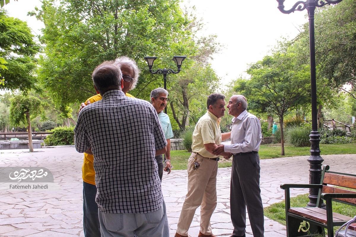 همکلاسیهای قدیمی دبیرستان شهیدفرازی در محله صاحبالزمان(عج)بعداز 40سال دیداری تازه کردندضیافت رفاقت همکلاسیهای قدیمی دبیرستان شهیدفرازی در محله صاحبالزمان(عج)بعداز 40سال دیداری تازه کردندضیافت رفاقت