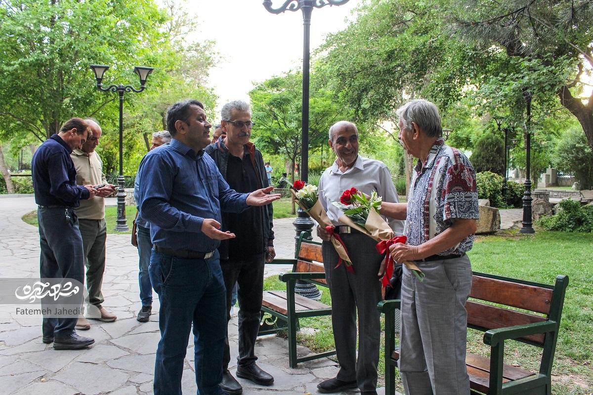 همکلاسیهای قدیمی دبیرستان شهیدفرازی در محله صاحبالزمان(عج)بعداز 40سال دیداری تازه کردندضیافت رفاقت همکلاسیهای قدیمی دبیرستان شهیدفرازی در محله صاحبالزمان(عج)بعداز 40سال دیداری تازه کردندضیافت رفاقت