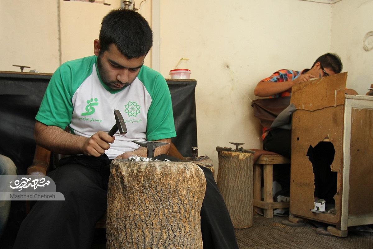 نقش قلم بر نقره هنر جوانان محله طلاب است