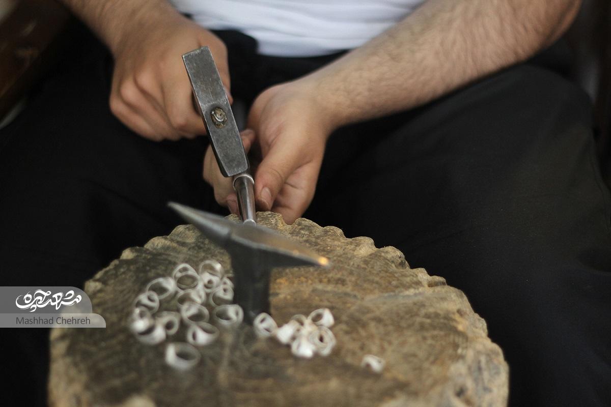 نقش قلم بر نقره هنر جوانان محله طلاب است