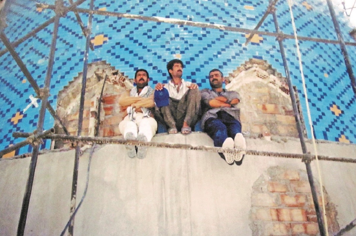 سیدحسن موسوی معرق‌کار کاشی‌های حرم بوده است