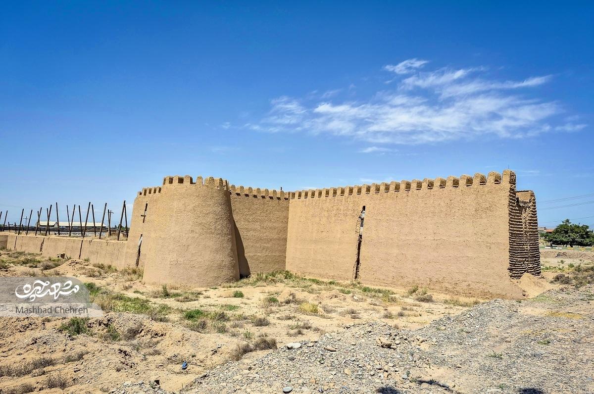 دیوار ۱۲ متری توس حالا نیم متر شده!