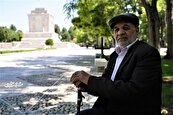 محمود ادیب سال‌ها ساکن و خادم آرامگاه فردوسی بود