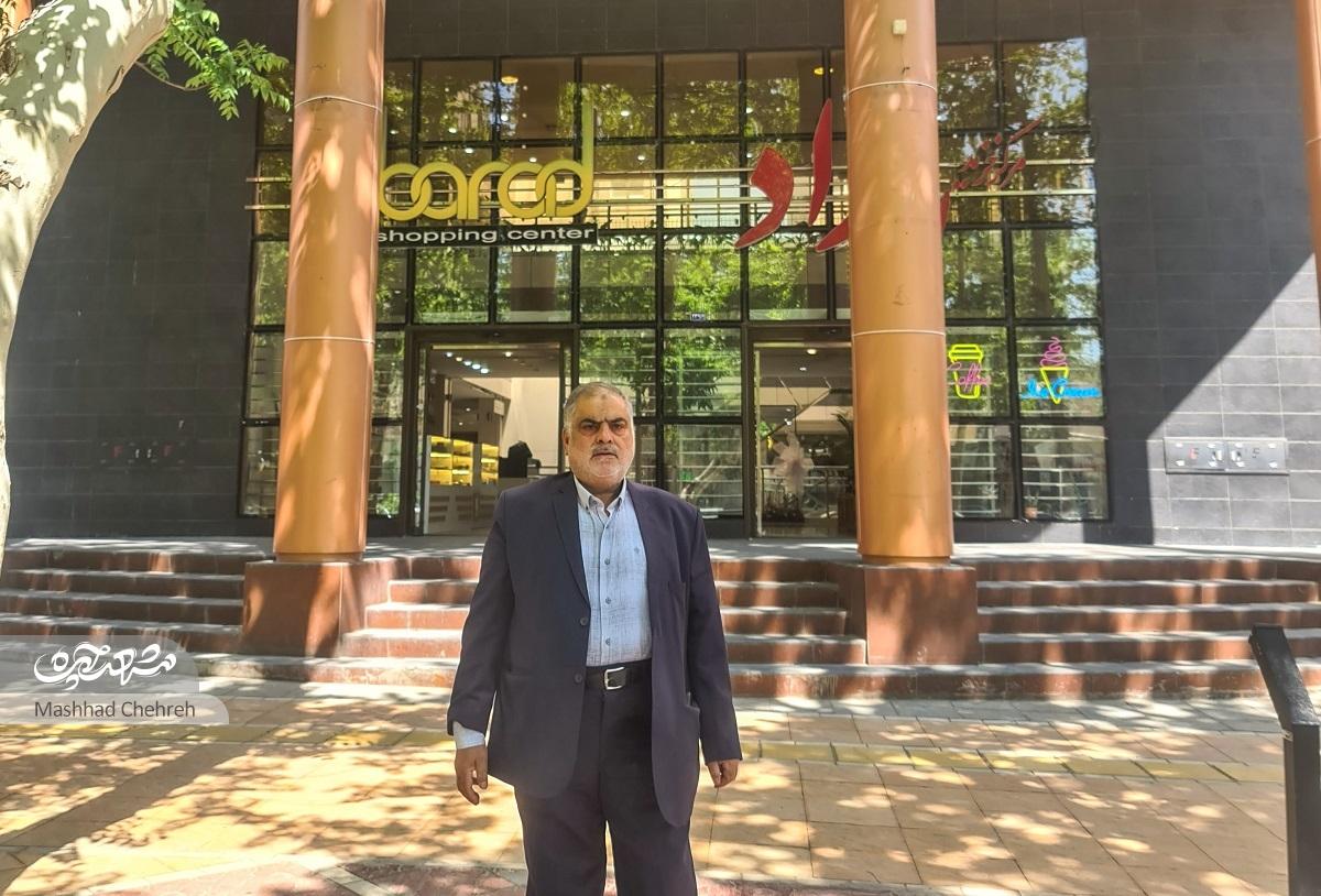 وقتی میمون دست برادر علیاصغر عباسی را گاز گرفت وقتی میمون دست برادر علیاصغر عباسی را گاز گرفت