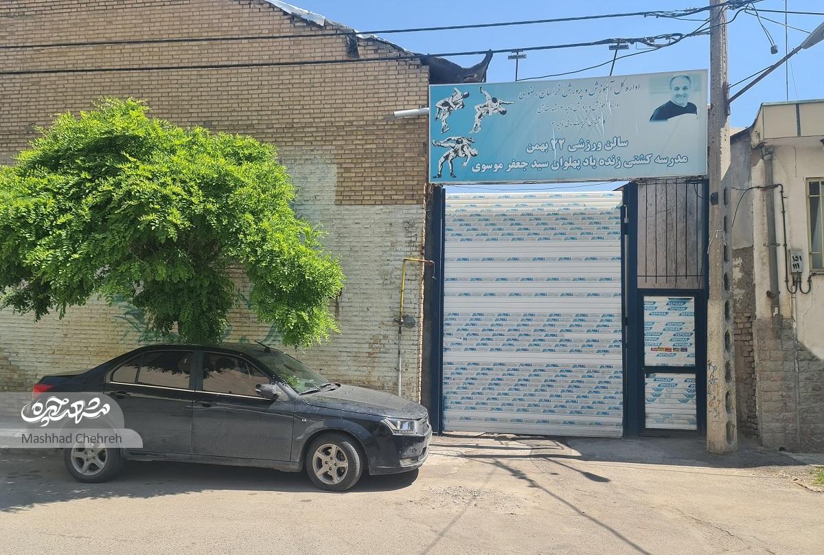 وقتی میمون دست برادر علیاصغر عباسی را گاز گرفت وقتی میمون دست برادر علیاصغر عباسی را گاز گرفت