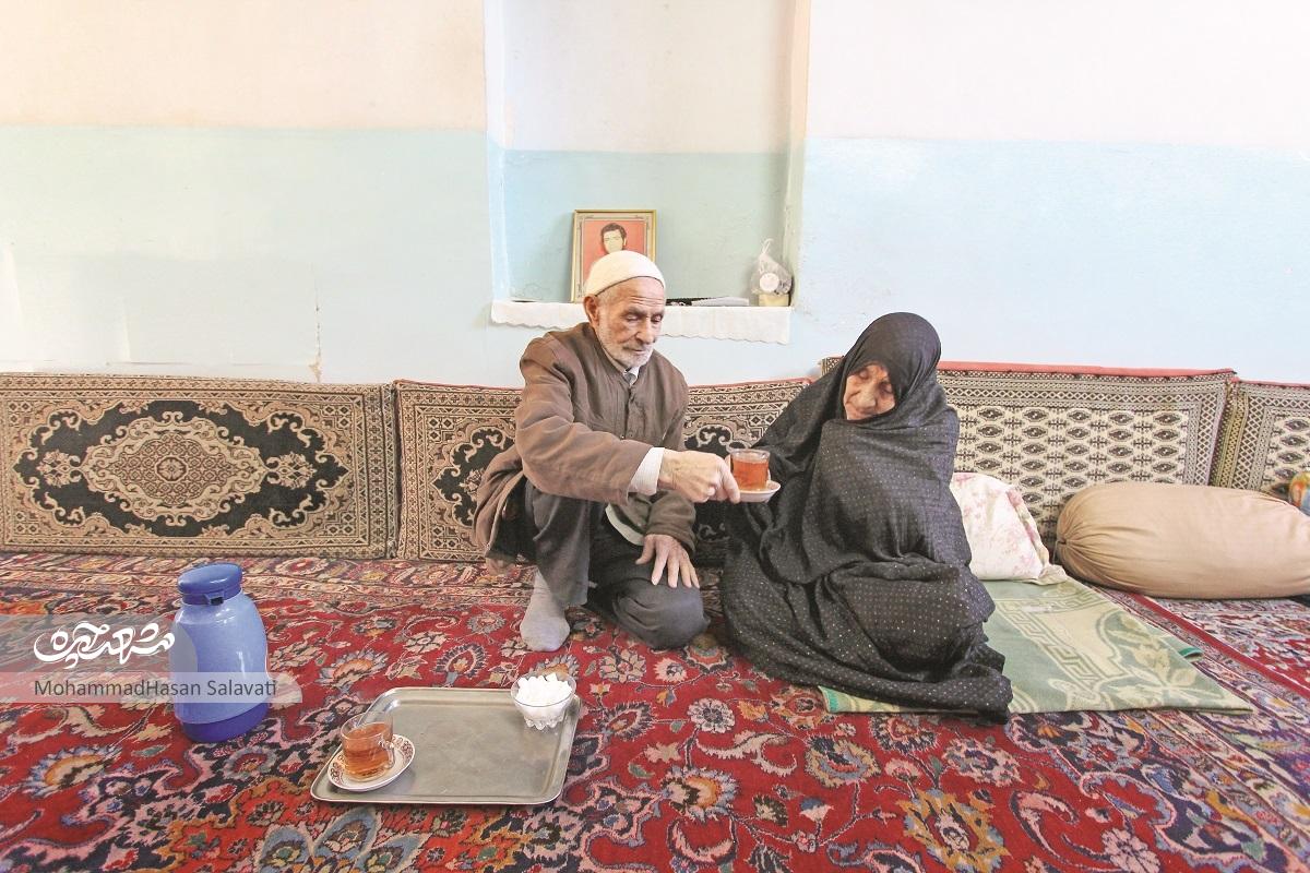 پیرمرد رکاب زن ۸۵ سالهای که دوچرخه پای ثابت او برای مسجد رفتن است پیرمرد رکاب زن ۸۵ سالهای که دوچرخه پای ثابت او برای مسجد رفتن است